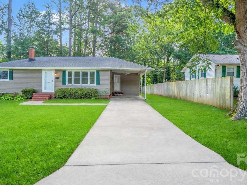 902 Dogwood Drive, Gastonia, NC 28054.  MLS# CAR4413443, YatesRealty ID 44719. 