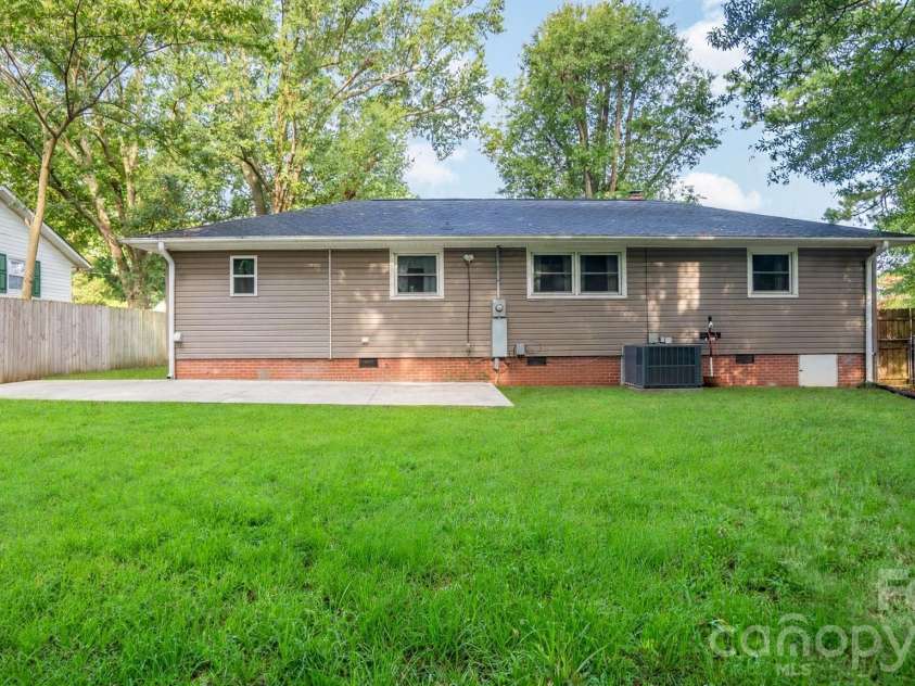 902 Dogwood Drive, Gastonia, NC 28054.  MLS# CAR4413443, YatesRealty ID 44719. 
