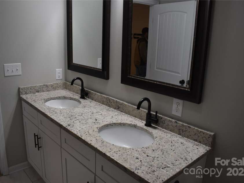 17 Meredith Lane, Marion, NC 28752.  MLS# CAR4249999, YatesRealty ID 4472. 