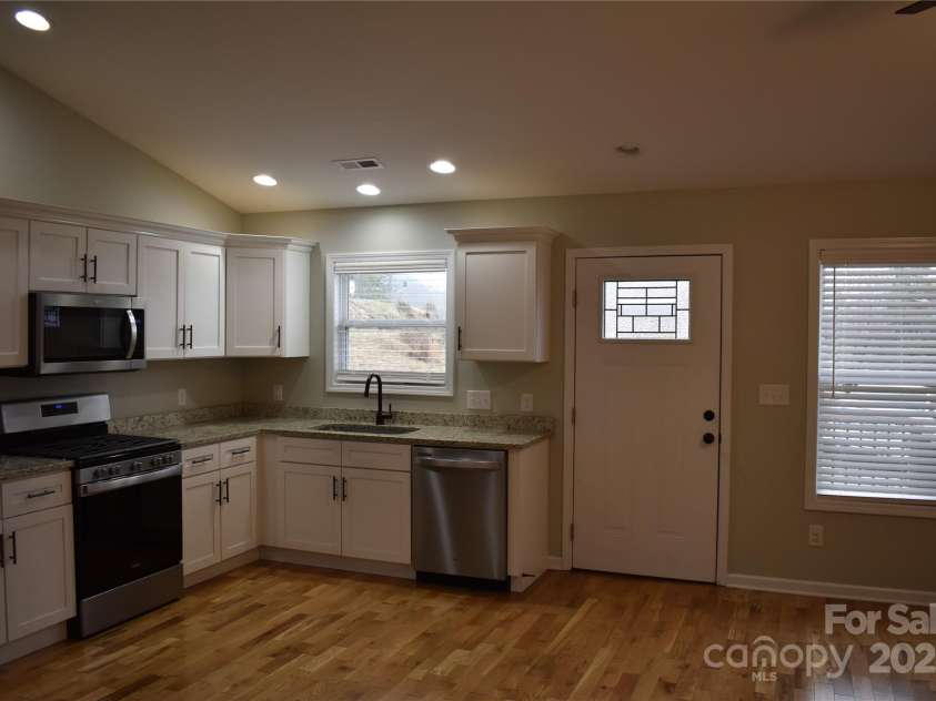 17 Meredith Lane, Marion, NC 28752.  MLS# CAR4249999, YatesRealty ID 4472. 