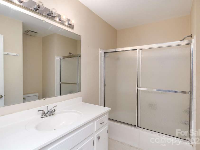 6801 Dumbarton Drive, Charlotte, NC 28210.  MLS# CAR4243028, YatesRealty ID 4472. 