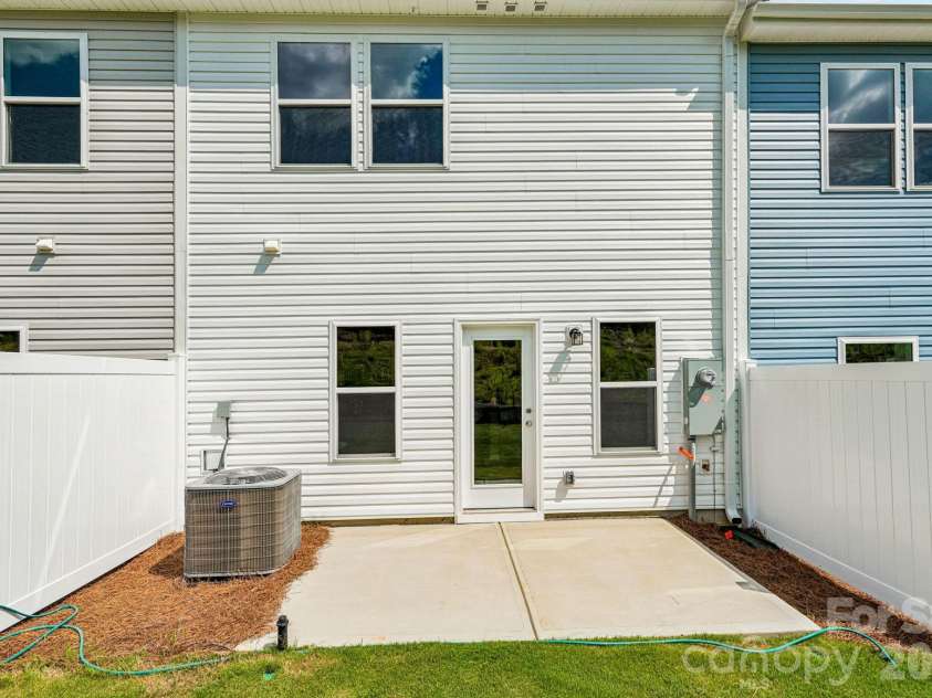4615 Green Drake Drive, Charlotte, NC 28269.  MLS# CAR4414093, YatesRealty ID 44720. 