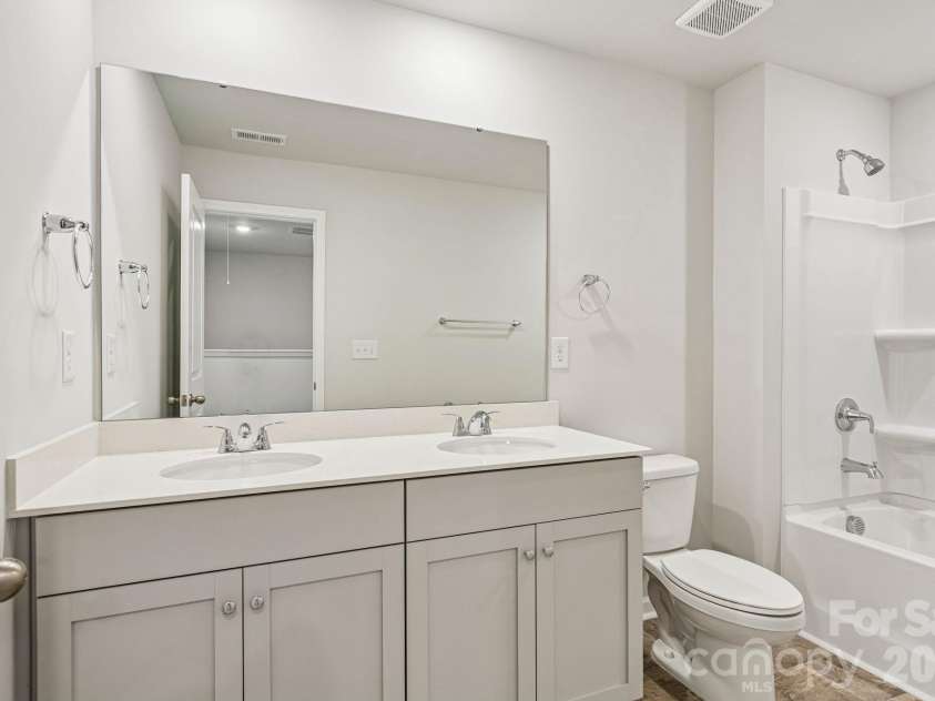 4615 Green Drake Drive, Charlotte, NC 28269.  MLS# CAR4414093, YatesRealty ID 44720. 