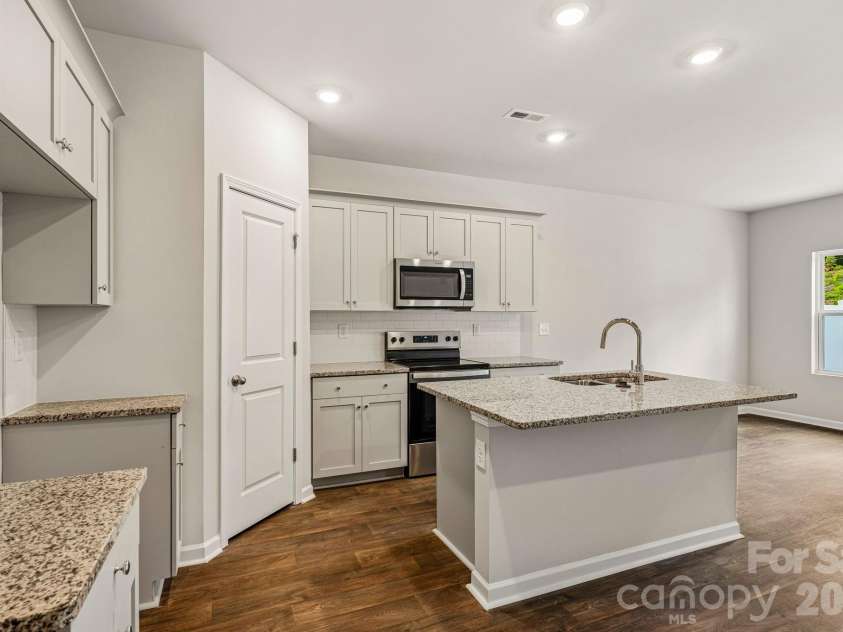 4615 Green Drake Drive, Charlotte, NC 28269.  MLS# CAR4414093, YatesRealty ID 44720. 