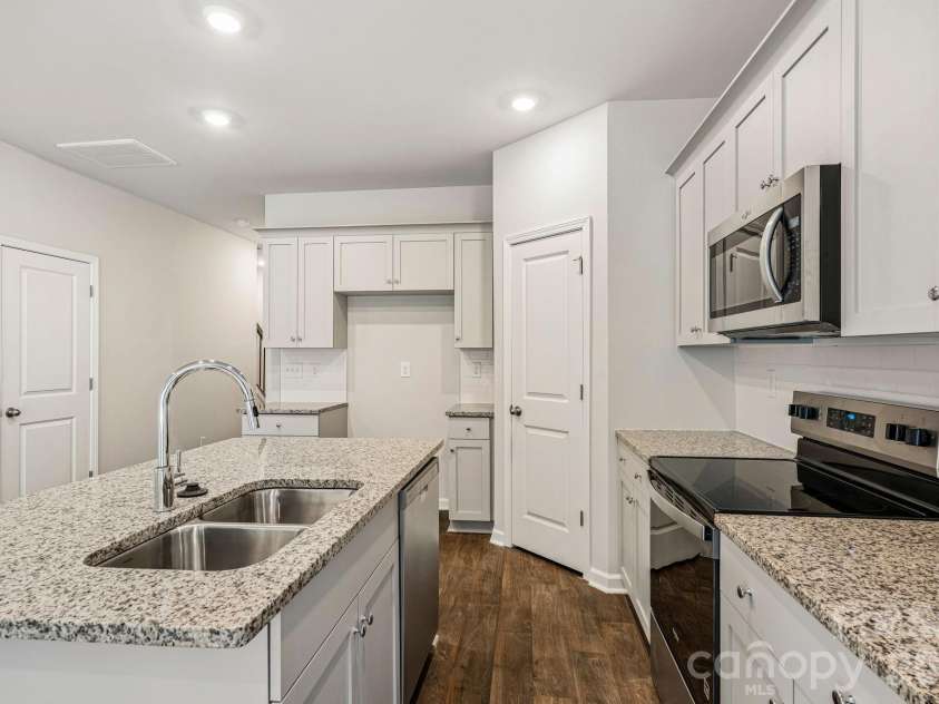 4615 Green Drake Drive, Charlotte, NC 28269.  MLS# CAR4414093, YatesRealty ID 44720. 