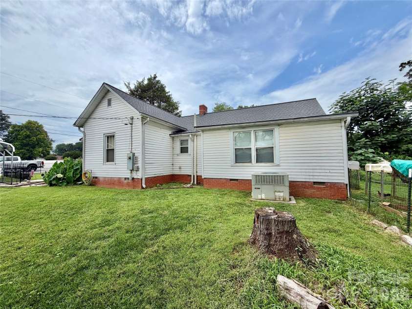 45 Alexander Road, Stony Point, NC 28678.  MLS# CAR4415031, YatesRealty ID 44724. 