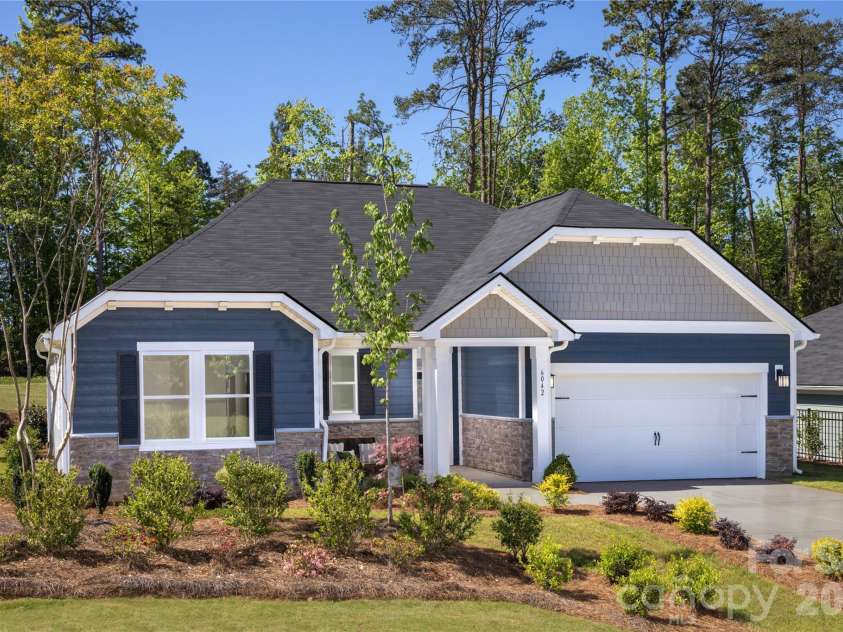 6042 Bella Vista Drive, Denver, NC 28037.  MLS# CAR4410517, YatesRealty ID 44729. 