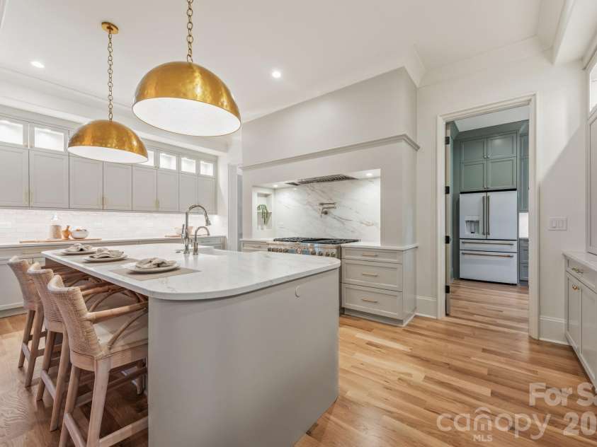 237 Canterbury Road, Charlotte, NC 28211.  MLS# CAR4412714, YatesRealty ID 44731. 