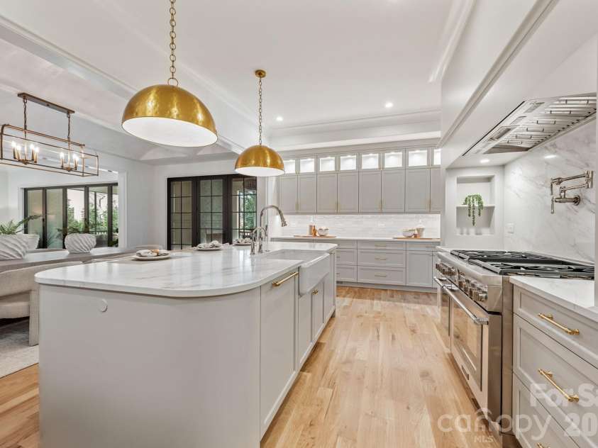 237 Canterbury Road, Charlotte, NC 28211.  MLS# CAR4412714, YatesRealty ID 44731. 