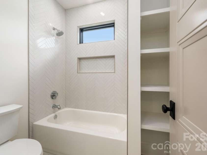 237 Canterbury Road, Charlotte, NC 28211.  MLS# CAR4412714, YatesRealty ID 44731. 