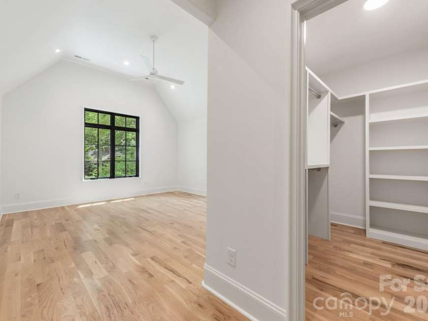 237 Canterbury Road, Charlotte, NC 28211.  MLS# CAR4412714, YatesRealty ID 44731. 