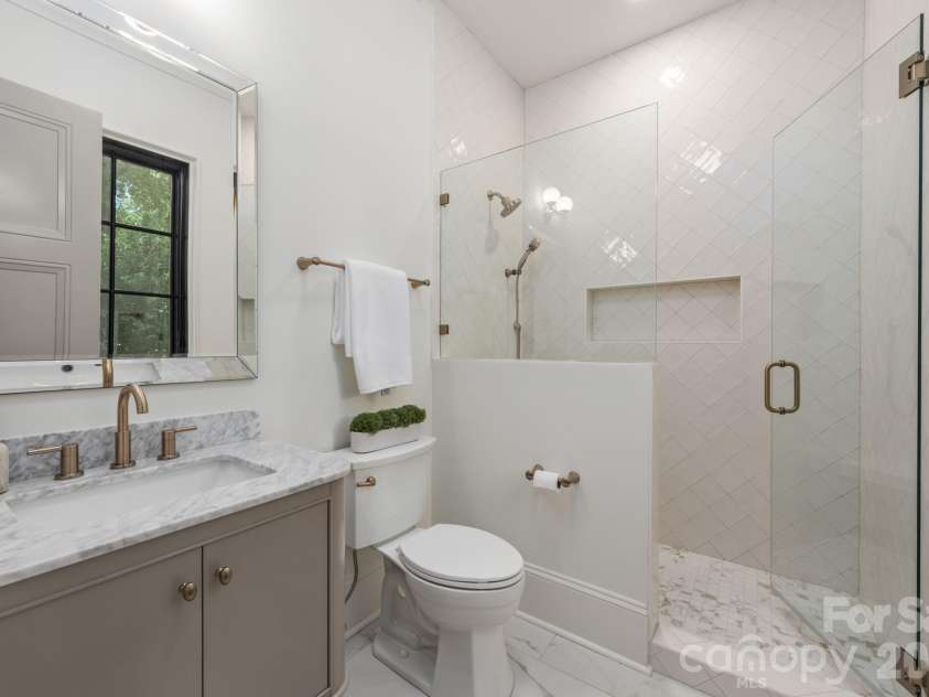 237 Canterbury Road, Charlotte, NC 28211.  MLS# CAR4412714, YatesRealty ID 44731. 