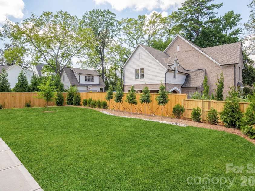 237 Canterbury Road, Charlotte, NC 28211.  MLS# CAR4412714, YatesRealty ID 44731. 