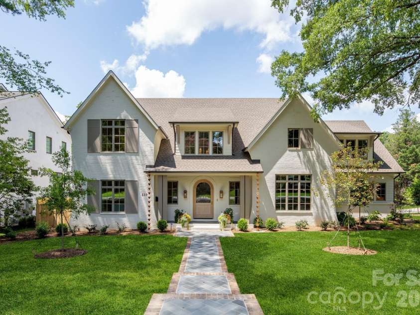 237 Canterbury Road, Charlotte, NC 28211.  MLS# CAR4412714, YatesRealty ID 44731. Corner lot