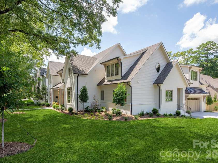 237 Canterbury Road, Charlotte, NC 28211.  MLS# CAR4412714, YatesRealty ID 44731. Corner lot
