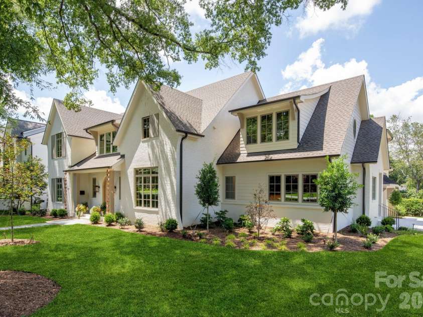 237 Canterbury Road, Charlotte, NC 28211.  MLS# CAR4412714, YatesRealty ID 44731. Corner lot