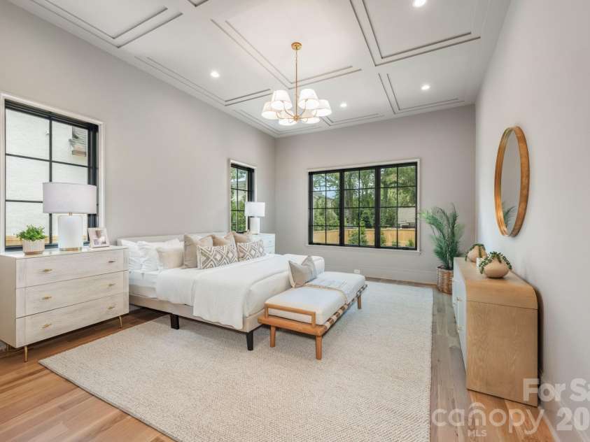 237 Canterbury Road, Charlotte, NC 28211.  MLS# CAR4412714, YatesRealty ID 44731. Main level primary suite with 11 foot raised ceiling