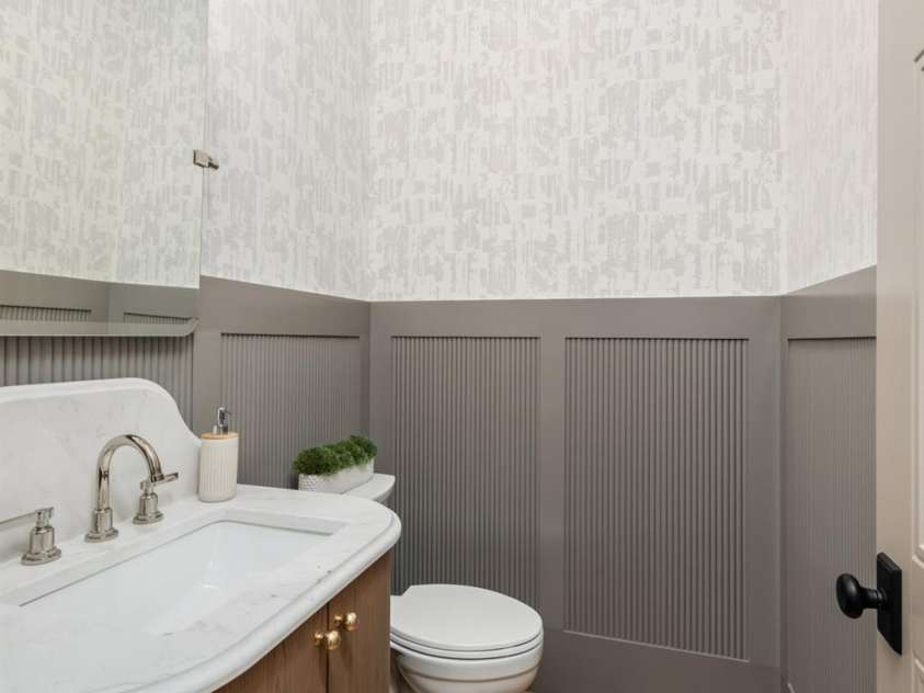 237 Canterbury Road, Charlotte, NC 28211.  MLS# CAR4412714, YatesRealty ID 44731. Powder room - main level