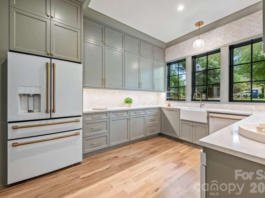 237 Canterbury Road, Charlotte, NC 28211.  MLS# CAR4412714, YatesRealty ID 44731. Scullery