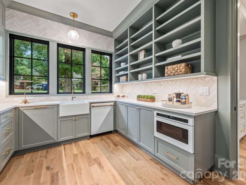 237 Canterbury Road, Charlotte, NC 28211.  MLS# CAR4412714, YatesRealty ID 44731. Scullery