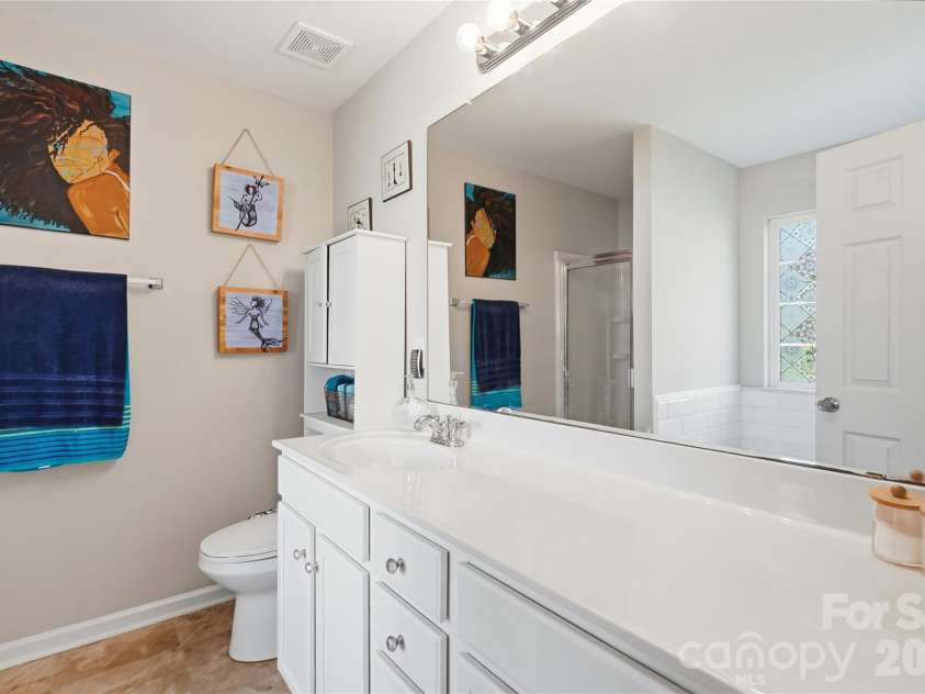 2925 Deep Cove Drive, Concord, NC 28027.  MLS# CAR4413532, YatesRealty ID 44732. En suite bathroom