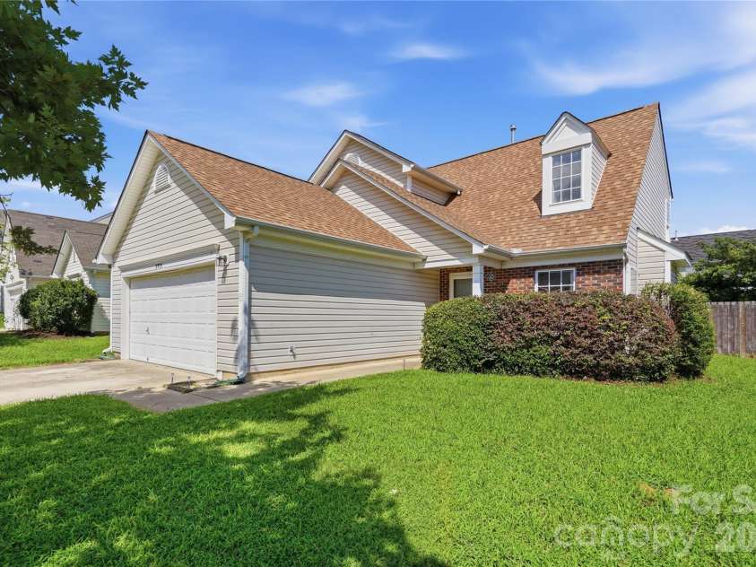 2925 Deep Cove Drive, Concord, NC 28027.  MLS# CAR4413532, YatesRealty ID 44732. Welcome home to 2925 Deep Cove Drive!