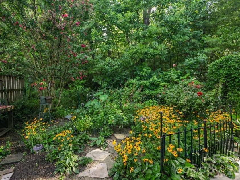 254 Kanuga Forest Drive, Hendersonville, NC 28739.  MLS# CAR4409207, YatesRealty ID 44736. 
