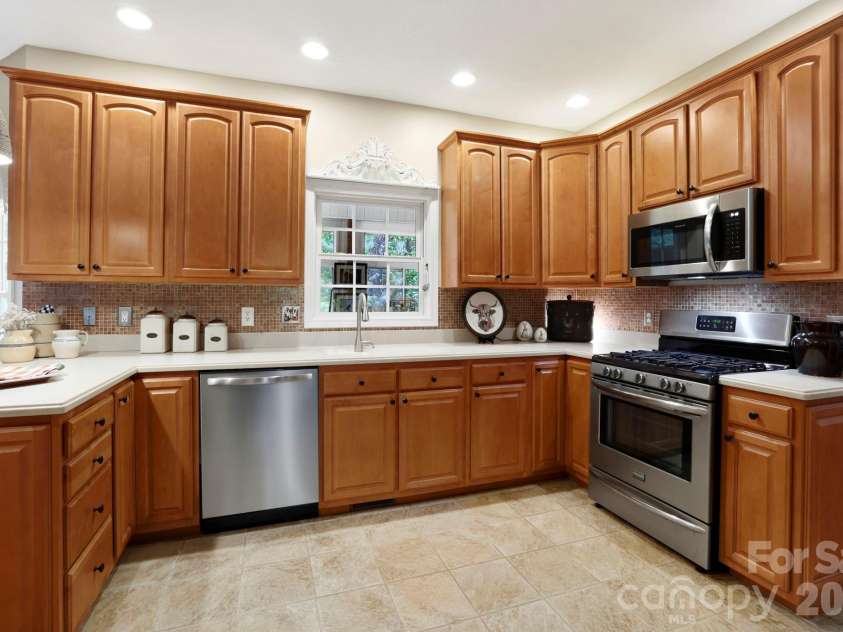 254 Kanuga Forest Drive, Hendersonville, NC 28739.  MLS# CAR4409207, YatesRealty ID 44736. 
