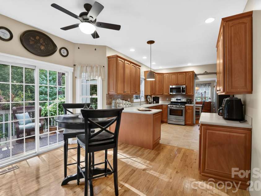 254 Kanuga Forest Drive, Hendersonville, NC 28739.  MLS# CAR4409207, YatesRealty ID 44736. 