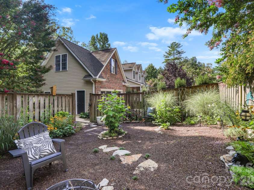254 Kanuga Forest Drive, Hendersonville, NC 28739.  MLS# CAR4409207, YatesRealty ID 44736. 