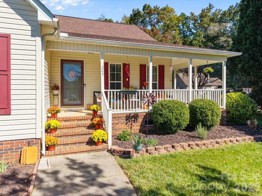 223 Wendover Drive, Salisbury, NC 28147.  MLS# CAR4309824, YatesRealty ID 4474. 