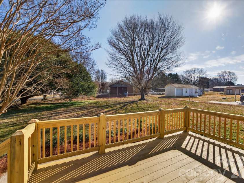 325 Log Barn Road, Salisbury, NC 28146.  MLS# CAR4334850, YatesRealty ID 4474. 