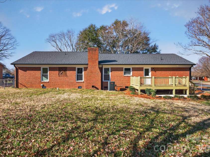 325 Log Barn Road, Salisbury, NC 28146.  MLS# CAR4334850, YatesRealty ID 4474. 