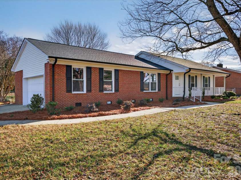 325 Log Barn Road, Salisbury, NC 28146.  MLS# CAR4334850, YatesRealty ID 4474. 
