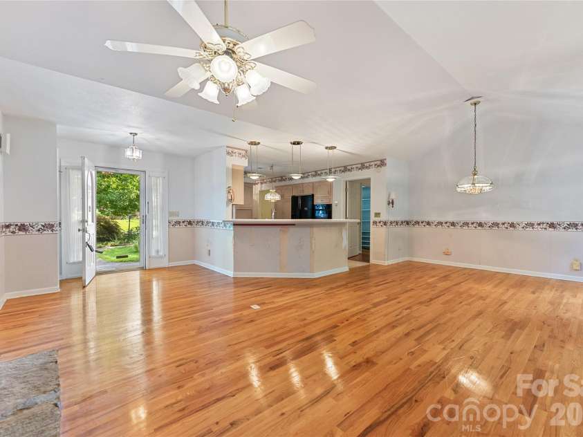 8 Keasler Road, Asheville, NC 28805.  MLS# CAR4404859, YatesRealty ID 44740. 