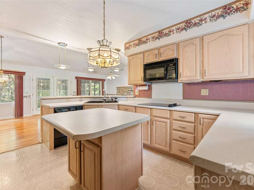 8 Keasler Road, Asheville, NC 28805.  MLS# CAR4404859, YatesRealty ID 44740. 