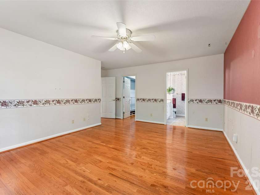 8 Keasler Road, Asheville, NC 28805.  MLS# CAR4404859, YatesRealty ID 44740. 