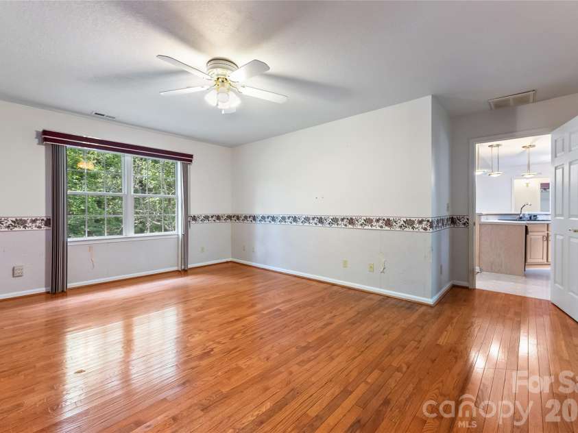 8 Keasler Road, Asheville, NC 28805.  MLS# CAR4404859, YatesRealty ID 44740. 