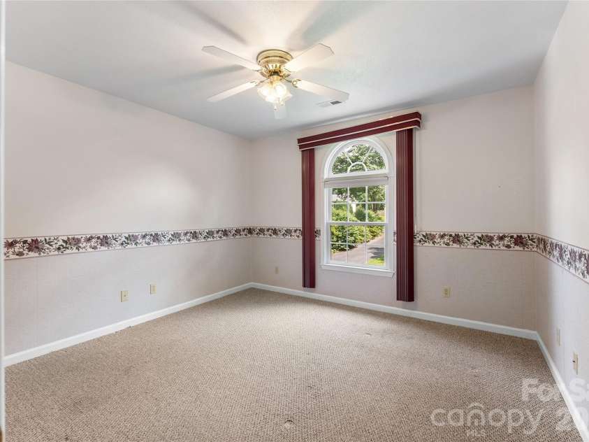 8 Keasler Road, Asheville, NC 28805.  MLS# CAR4404859, YatesRealty ID 44740. 
