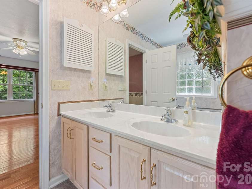 8 Keasler Road, Asheville, NC 28805.  MLS# CAR4404859, YatesRealty ID 44740. 