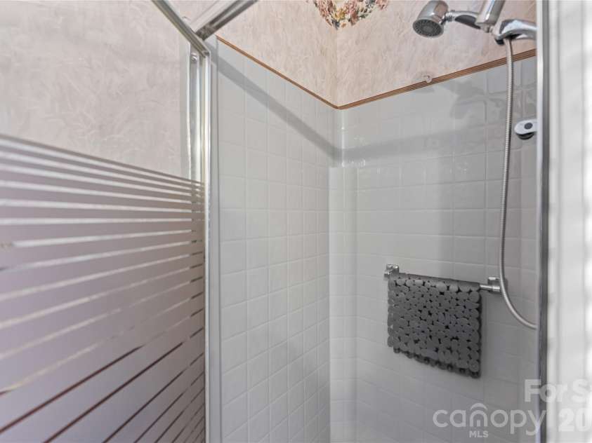 8 Keasler Road, Asheville, NC 28805.  MLS# CAR4404859, YatesRealty ID 44740. 