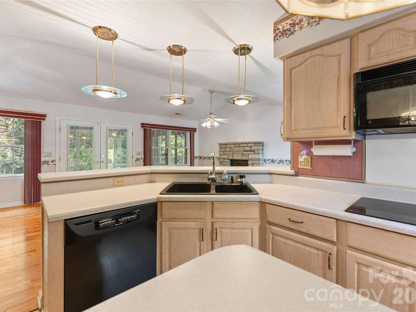8 Keasler Road, Asheville, NC 28805.  MLS# CAR4404859, YatesRealty ID 44740. 