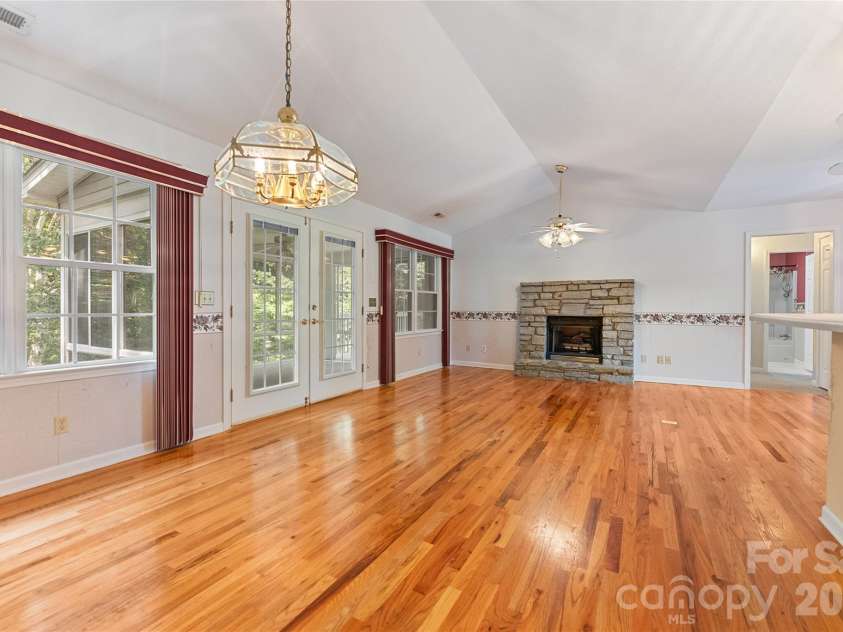 8 Keasler Road, Asheville, NC 28805.  MLS# CAR4404859, YatesRealty ID 44740. 