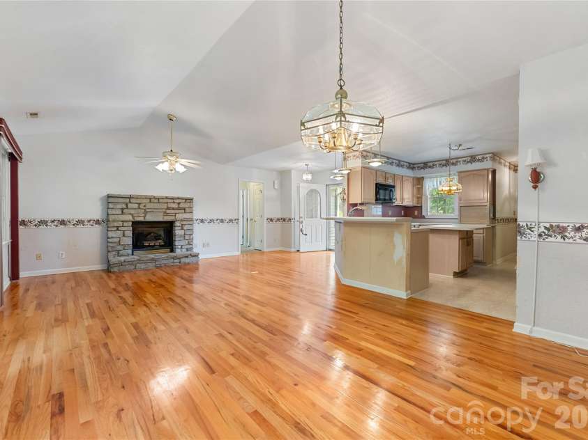 8 Keasler Road, Asheville, NC 28805.  MLS# CAR4404859, YatesRealty ID 44740. 