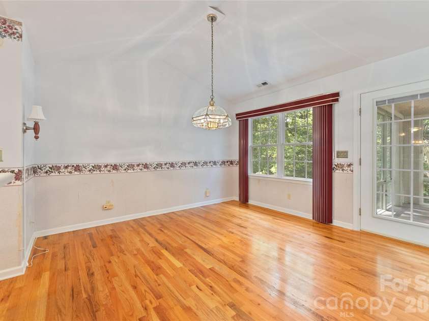 8 Keasler Road, Asheville, NC 28805.  MLS# CAR4404859, YatesRealty ID 44740. 