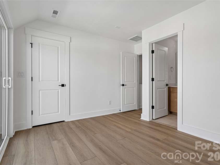 5013 Dutchess Drive, Charlotte, NC 28217.  MLS# CAR4407841, YatesRealty ID 44742. 4th floor guest suite with rooftop access