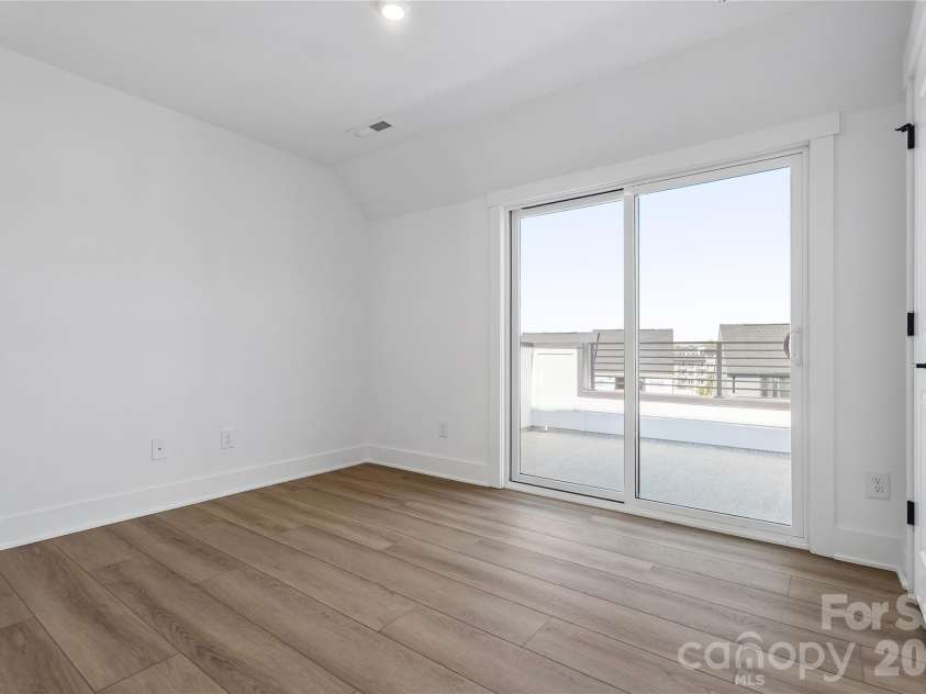 5013 Dutchess Drive, Charlotte, NC 28217.  MLS# CAR4407841, YatesRealty ID 44742. 4th floor guest suite with rooftop access