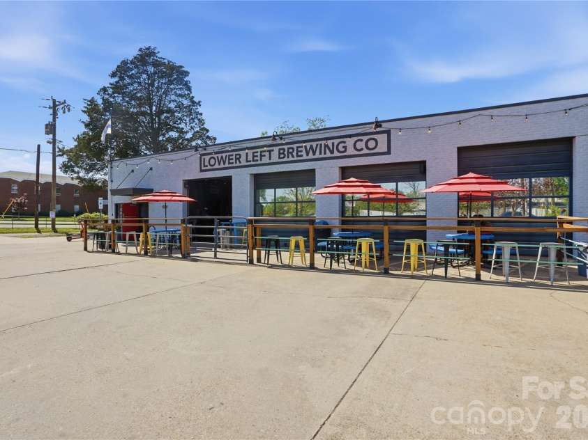 5013 Dutchess Drive, Charlotte, NC 28217.  MLS# CAR4407841, YatesRealty ID 44742. 