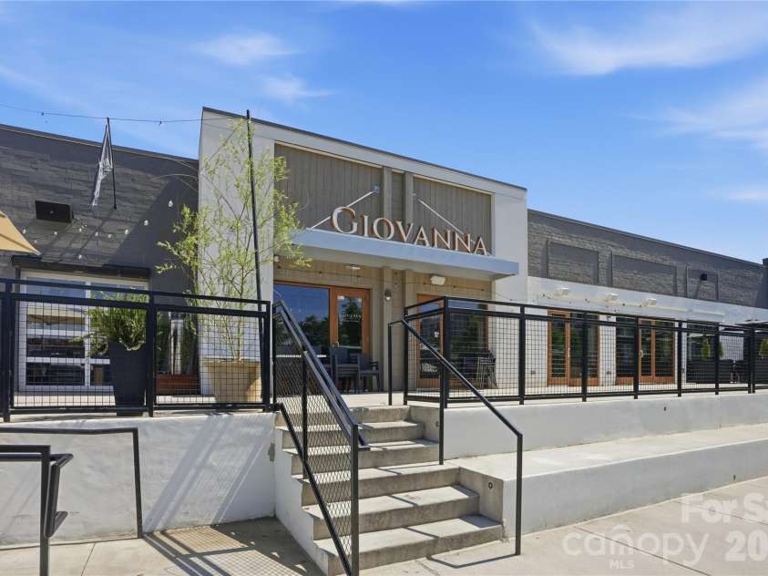 5013 Dutchess Drive, Charlotte, NC 28217.  MLS# CAR4407841, YatesRealty ID 44742. Top notch dining clos by