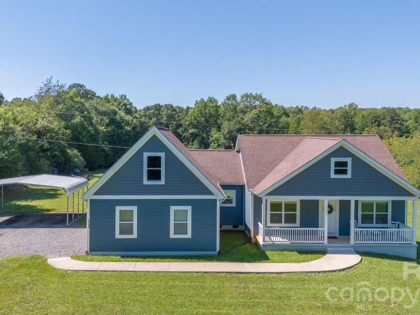 3154 43RD Avenue, Hickory, NC 28601.  MLS# CAR4403362, YatesRealty ID 44744. 